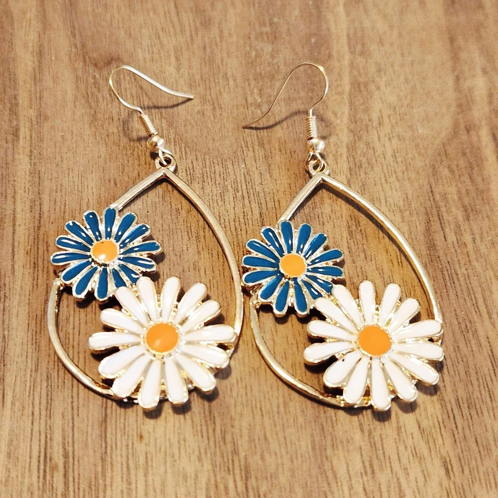 Gold Tone Blue White Enamel Daisy‎ Teardrop Dangle Earrings Floral Fishhook